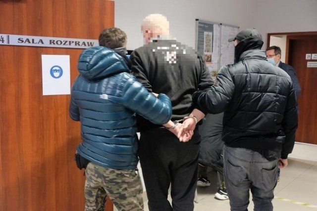 Pedofil Lubska skazany w Sądzie Okręgowym w Zielonej Górze 30 marca. Dostał 15 lat. Zdjęcia wykonano w styczniu 2021 roku przed rozprawą w sprawie aresztu.
