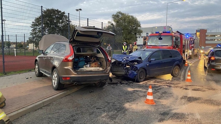 Wypadek dwóch samochodów na ul. Brzeźnej w Grudziądzu