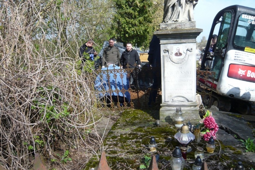 Szczątki legendarnego majora Hubala odkopano na cmentarzu w...