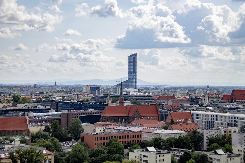 Chociaż Skyfall w Warszawie to jedyny wychylający się taras...