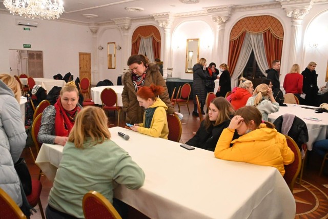 Armia wolontariuszy w Hotelu Maria, gdzie uruchomiono Czerwoną Linię dla Ukrainy Wałbrzych. Nabór chętnych do pomocy trwa!