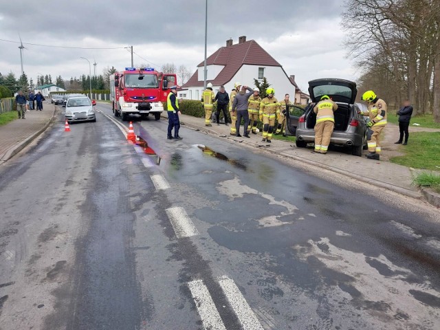 Oba samochody jechały drogą wojewódzką nr 163 w kierunku Kołobrzegu