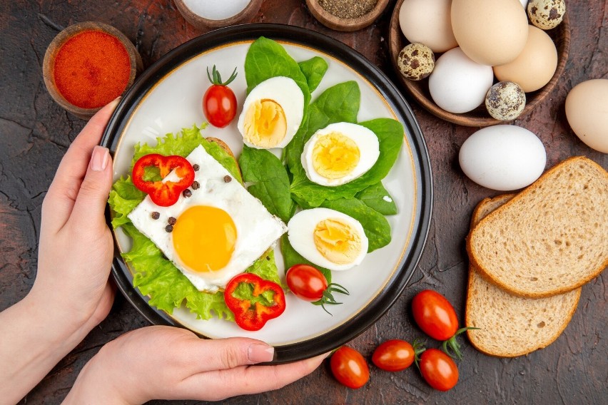 Zacznij dzień o zdrowego i sycącego śniadania z jajkiem roli...