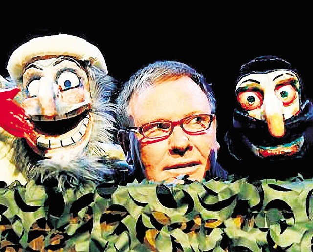 Neville Tranter i jego lalki ze spektaklu "Punch and Judy in Afghanistan"