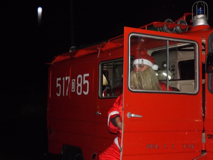 Szczodrów: Mikołaj dotarł strażackim autem