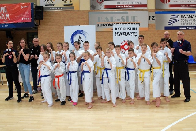 Zawodnicy z kilku sekcji Golubsko-Dobrzyńskiego Klubu Karate Kyokushin na Mistrzostwach Polski Północnej Kyokushin Karate PFKK w Świeciu wywalczyli 2 drużynowe medale i 15 indywidualnych