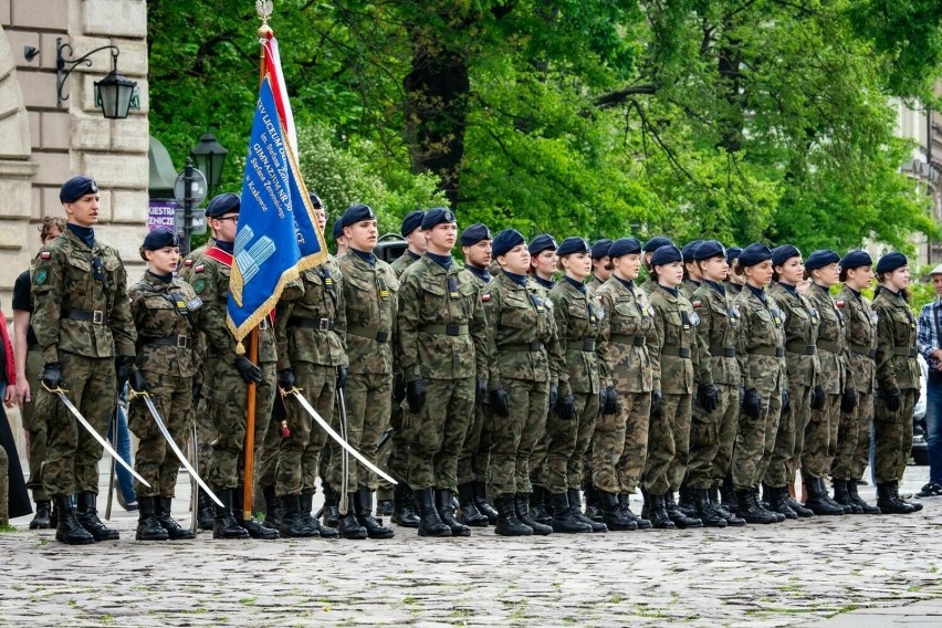 Dzień Pamięci Ofiar Zbrodni Katyńskiej. Krakowskie uroczystości na placu Ojca Adama Studzińskiego