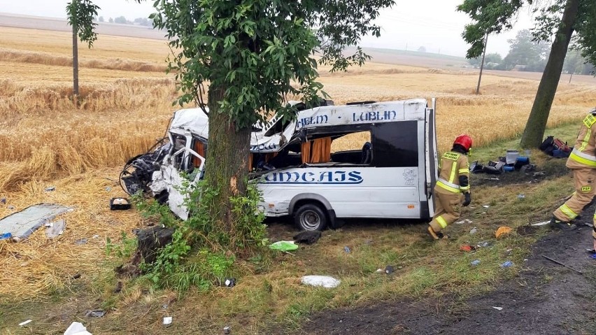 Policja poszukuje świadków wypadku drogowego. W zdarzeniu zginęły 4 osoby [ZDJĘCIA]