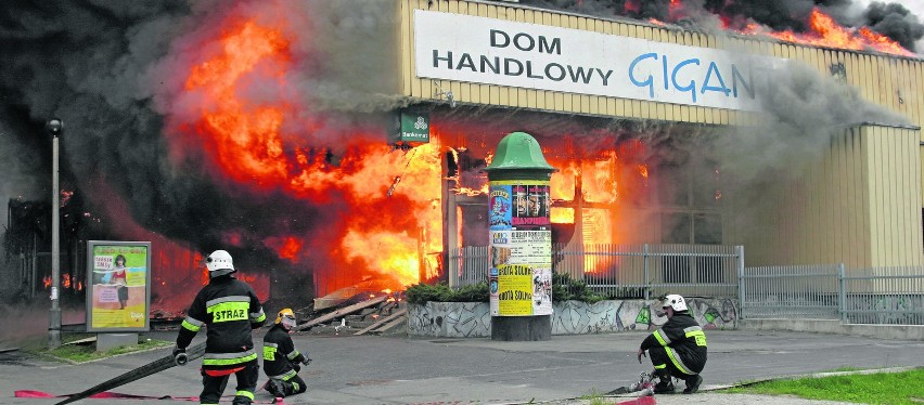 Pożar w Gigancie wybuchł nad ranem. W całym Krakowie było...