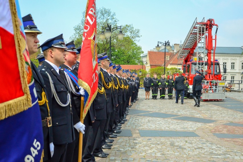 Akademia z okazji Dnia Strażaka. Wręczono awanse, medale i nagrody [ZDJĘCIA]