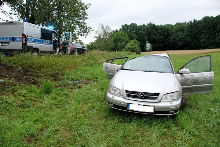 Janin, gm. Starogard: Zjechał z drogi i dachował. 2 osoby ranne