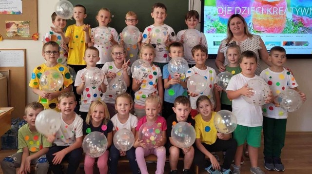 Międzynarodowy Dzień Kropki obchodzony był w Samorządowej Szkole Podstawowej numer 1 imienia Hugona Kołłątaja w Kazimierzy Wielkiej.