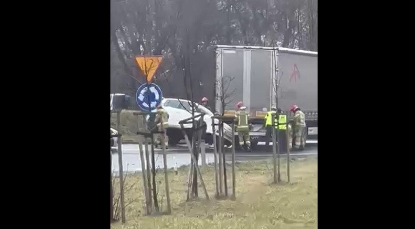 Wypadek na DTŚ w Gliwicach. Kierująca wjechała w tył...