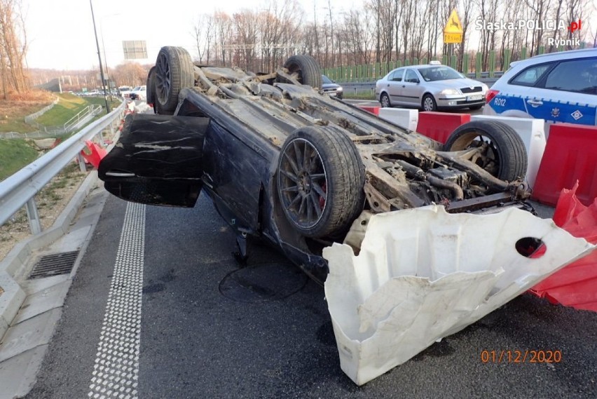 Rybnik: Alfa romeo dachowało na drodze Racibórz Pszczyna. Kierowca z Żor wyszedł z tego bez szwanku