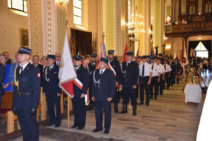 Rajcza. Relikwie bł. Jerzego Popiełuszki i kardynała Stefana Wyszyńskiego wprowadzone do Sanktuarium Matki Bożej Kazimierzowskiej