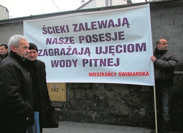 Styczeń 2011 r. Mieszkańcy Świniarska domagają się pod sądem wszczęcia działań prokuratury