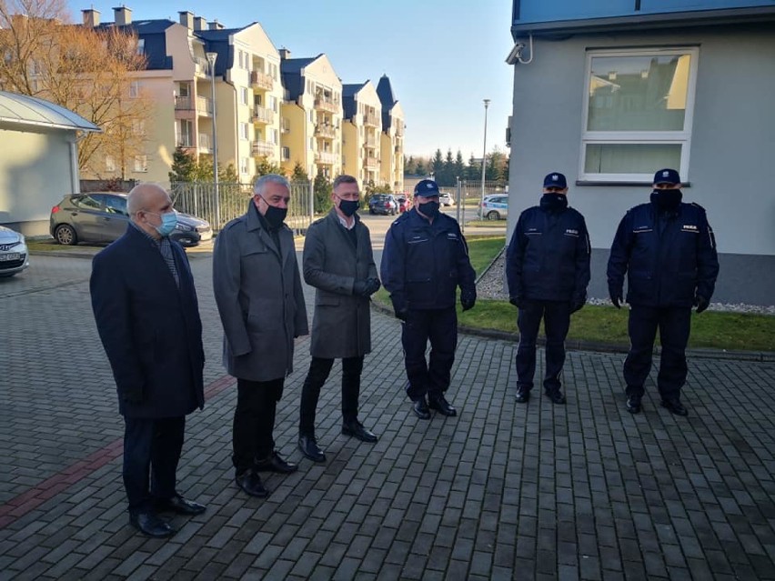 Szczecineckie samorządy wspomagają policję. Remont i radiowozy [zdjęcia]