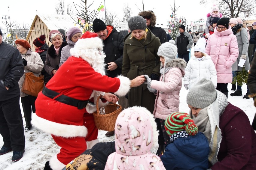 Janowska Wigilia na Rynku Starego Miasta - mieszkańcy wspólnie uczcili święto Bożego Narodzenia (ZDJĘCIA)