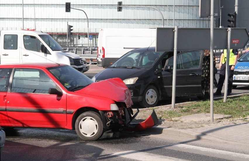 Do wypadku dwóch aut doszło we wtorek w Kielcach na...