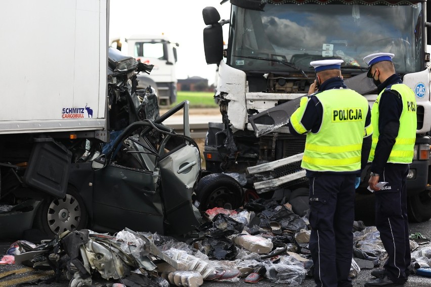 Śmiertelny wypadek na A1 w Gąskach pod Piotrkowem: Tiry...