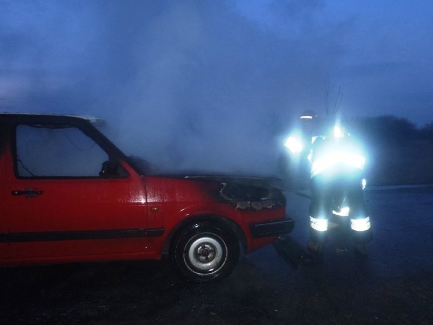Pożar w Bemowiźnie. Spalił się samochód