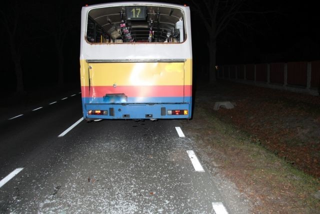 Ciężarówka scania uderzyła w tył autobusu Komunikacji...