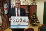Powiat pleszewski z nowym kalendarzem na rok 2024! Chwalą się w nim wielomilionowymi inwestycjami. Co i za ile zostało zrobione?