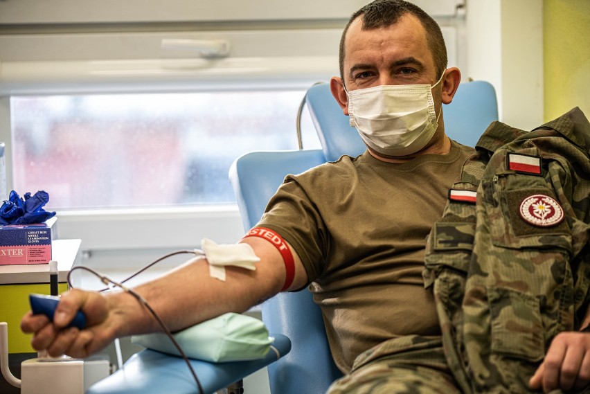 Żołnierze 5. Batalionu Strzelców Podhalańskich w Przemyślu przyłączyli się do akcji "Tydzień oddawania krwi" [ZDJĘCIA]