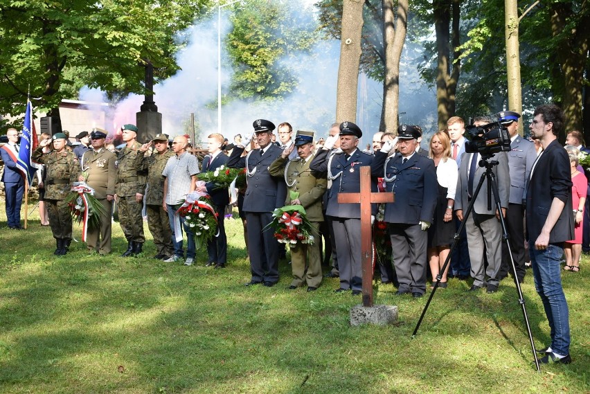 Obchody 75. rocznicy Powstania Warszawskiego na Starym Cmentarzu w Olkuszu