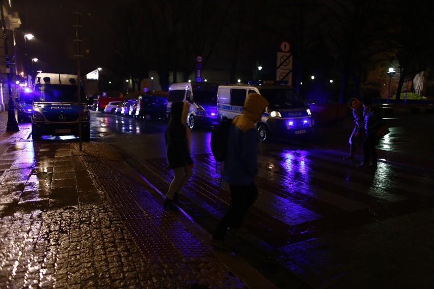 Tłumy warszawiaków bronią sądów. Zablokowane centrum