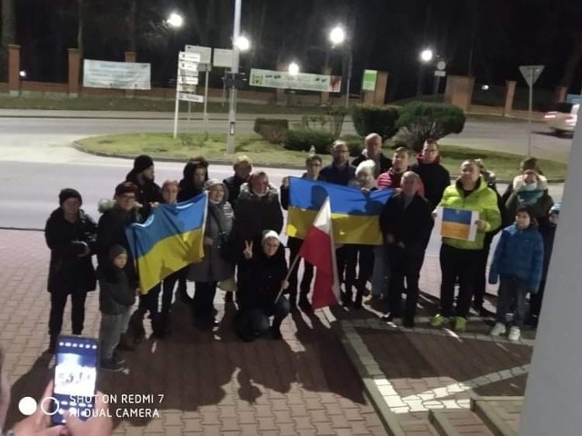 Włodarze  Kazimierzy Wielkiej i zwykli mieszkańcy protestowali wczoraj na rynku przeciwko agresji  Rosji na Ukrainę.