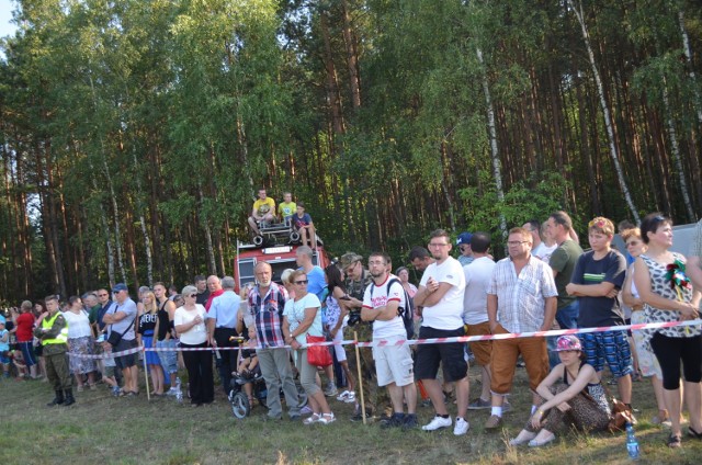 Inscenizacja historyczna na poligonie rakietowym „Heidekraut” w Wierzchucinie przyciąga mnóstwo widzów.