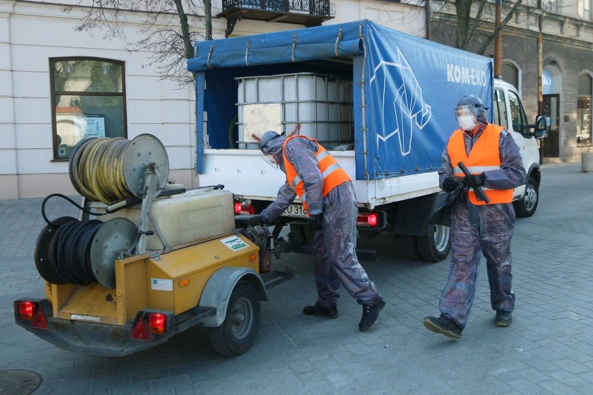 Ławki, kosze na śmieci, poręcze. Zaczęło się wielkie odkażanie Lublina. Zobacz zdjęcia 