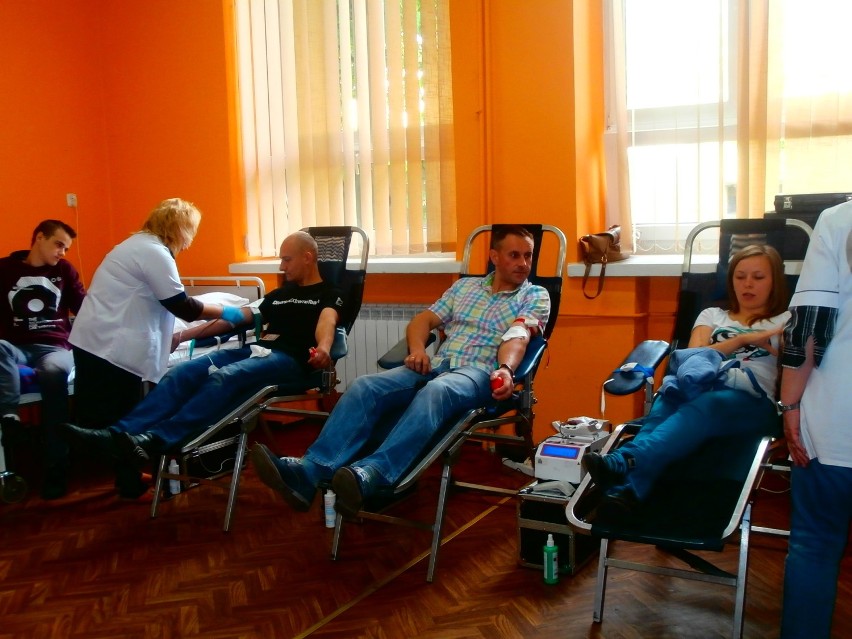 Zbiórka krwi w Tomaszowie: W CKU krew oddało 14 osób [ZDJĘCIA]