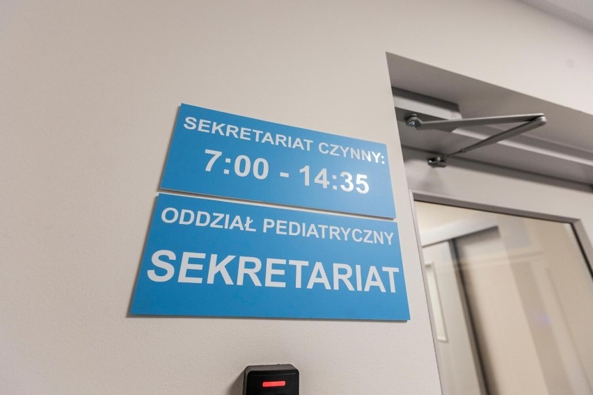 Kraków. Łóżka dla rodziców małych pacjentów trafiły do Szpitala Żeromskiego. To wsparcie od Fundacji Ronalda McDonalda