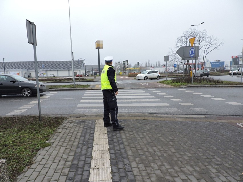 78. kierujących i ponad 60. pieszych ukaranych podczas policyjnych działań NURD na drogach Włocławka i powiatu [zdjęcia]