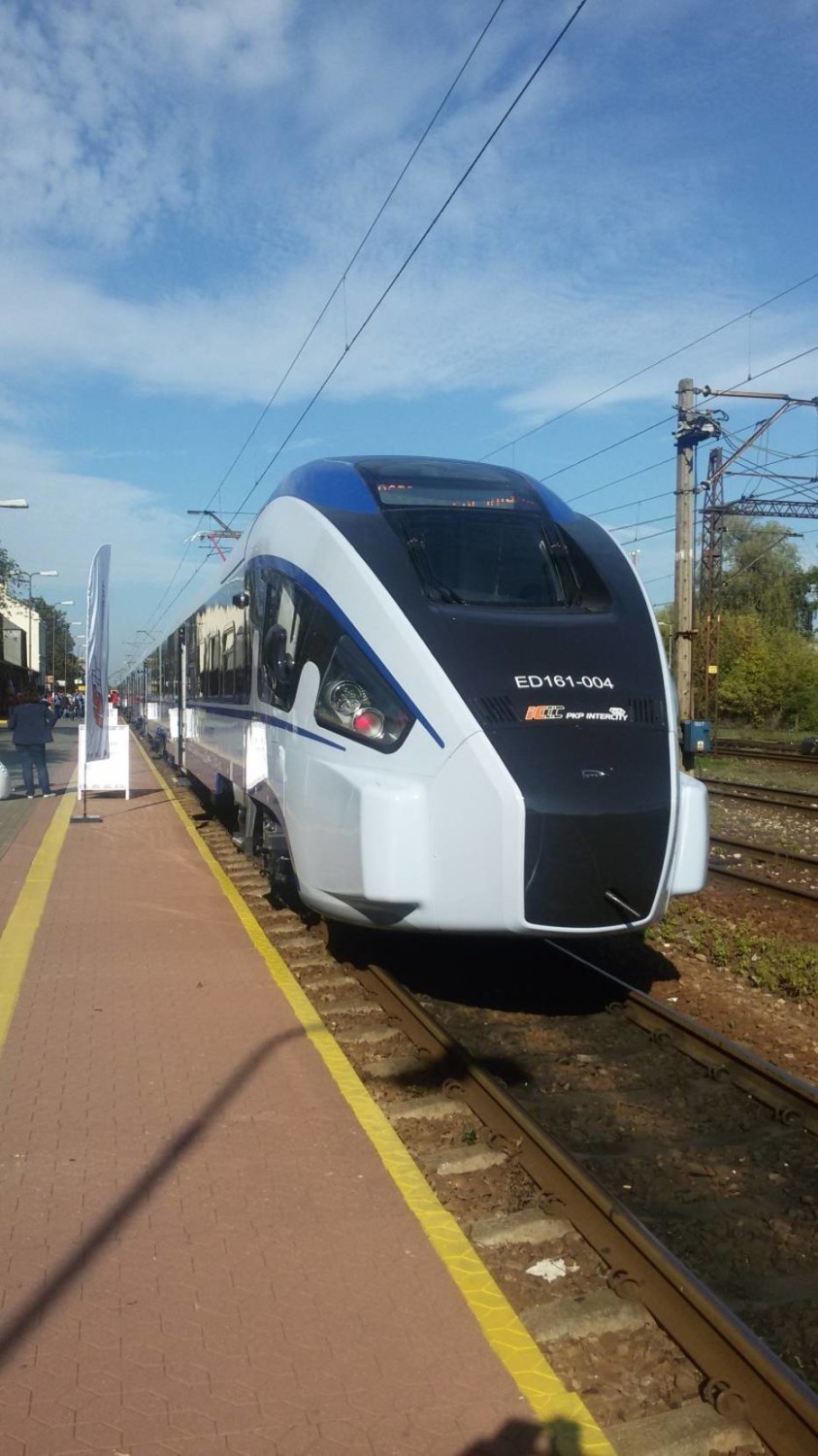 Dęblin: Prezentacja nowego pociągu PesaDART dla PKP...