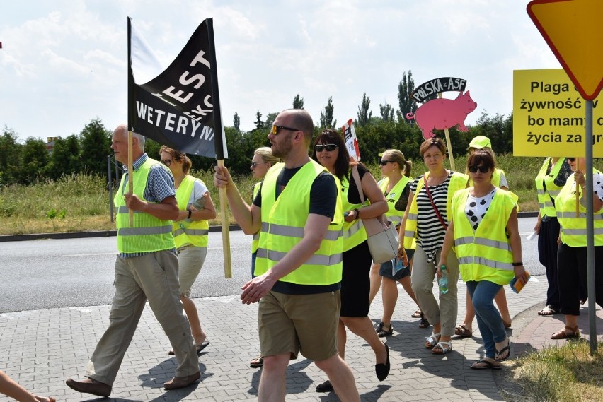 Pracownicy Inspektoratu Weterynarii protestowali na drodze krajowej nr 32 [ZDJĘCIA]