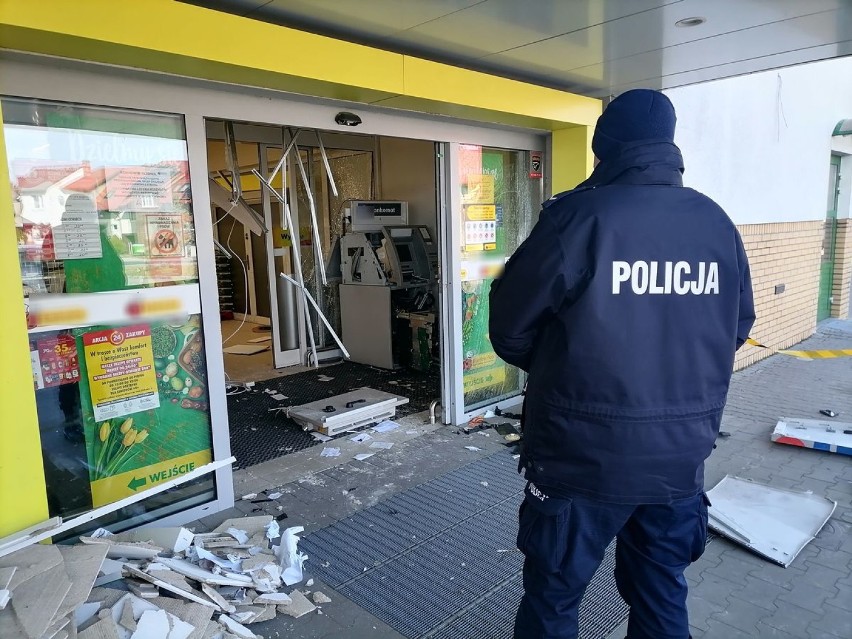 Rakoniewice: Wysadzili bankomat i ukradli pieniądze. Policja szuka sprawców 