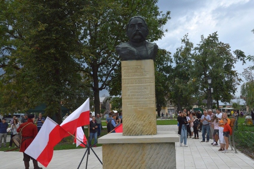 Jan III Sobieski na Rynku w Rozwadowie. Wyjątkowe wydarzenie w Stalowej Woli z okazji 340. rocznicy bitwy pod Wiedniem. Zobacz zdjęcia