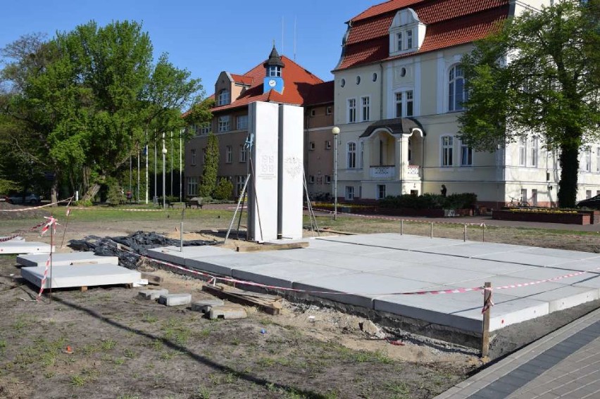 Co z budową pomnika Powstańców Wielkopolskich? Czy będzie gotowy do końca kwietnia?