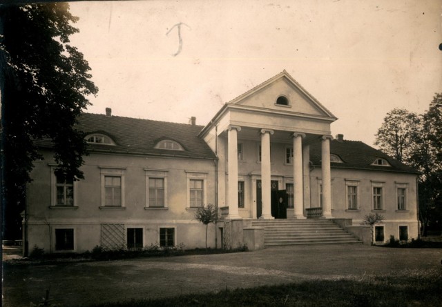 Dworek w Rudnikach, który będzie jednym z punktów szlaku.