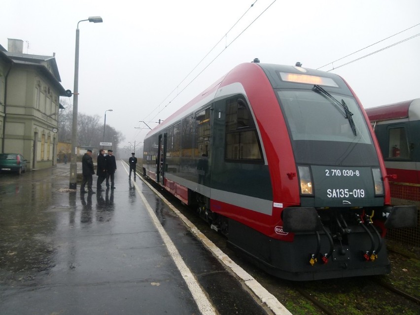 Taki autobus szynowy SA 135 kursował będzie na trasie...