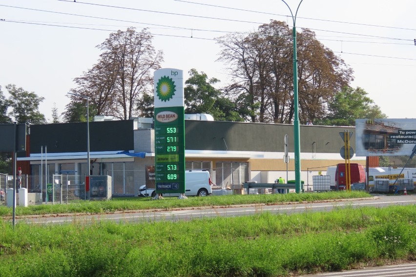 Widać już nową elewację restauracji McDonald's w Będzinie....