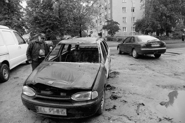 Fiat palio spłonął doszczętnie. Drugi z samochodów udało się uratować.