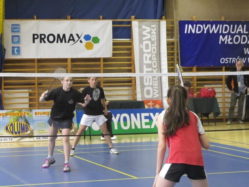 Ostrów: Ruszyły Mistrzostwa Polski Młodzików Młodszych w Badmintonie [ZDJĘCIA]