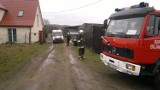 Karetka pogotowia utknęła w błocie w gminie Szemud