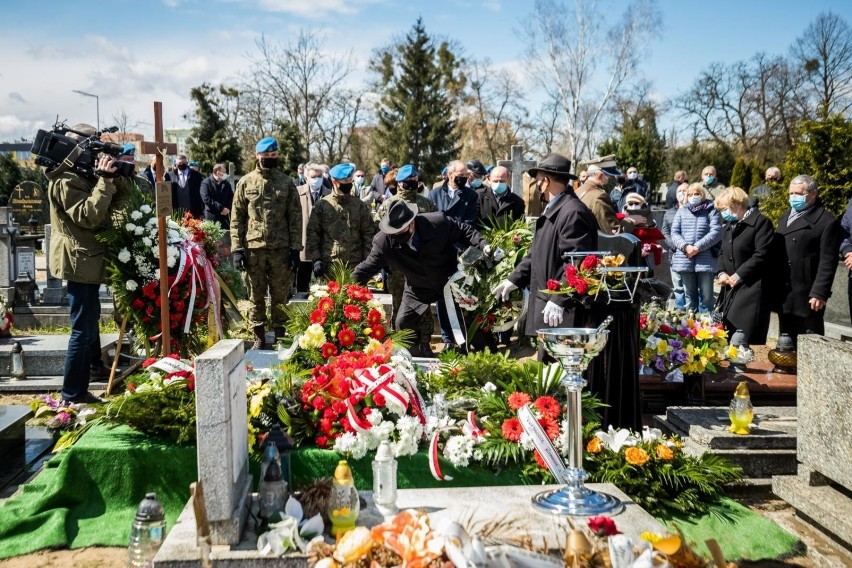 Pogrzeb Maksymiliana Kasprzaka na cmentarzu odbył się dziś...