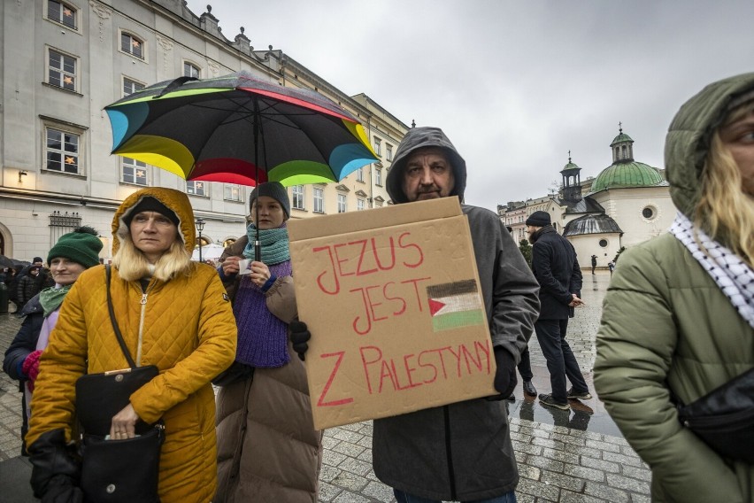 Na Rynku Głównym w Krakowie odbyła się manifestacja, której...