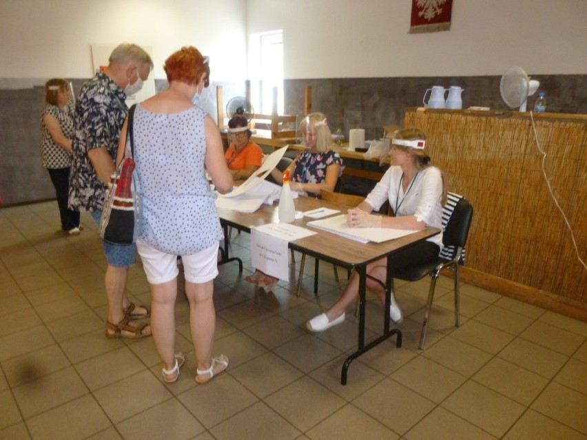 Wybory prezydenckie w Juszkowie i Cieplewie. To było ważne głosowanie mówią mieszkańcy i senator |ZDJĘCIA